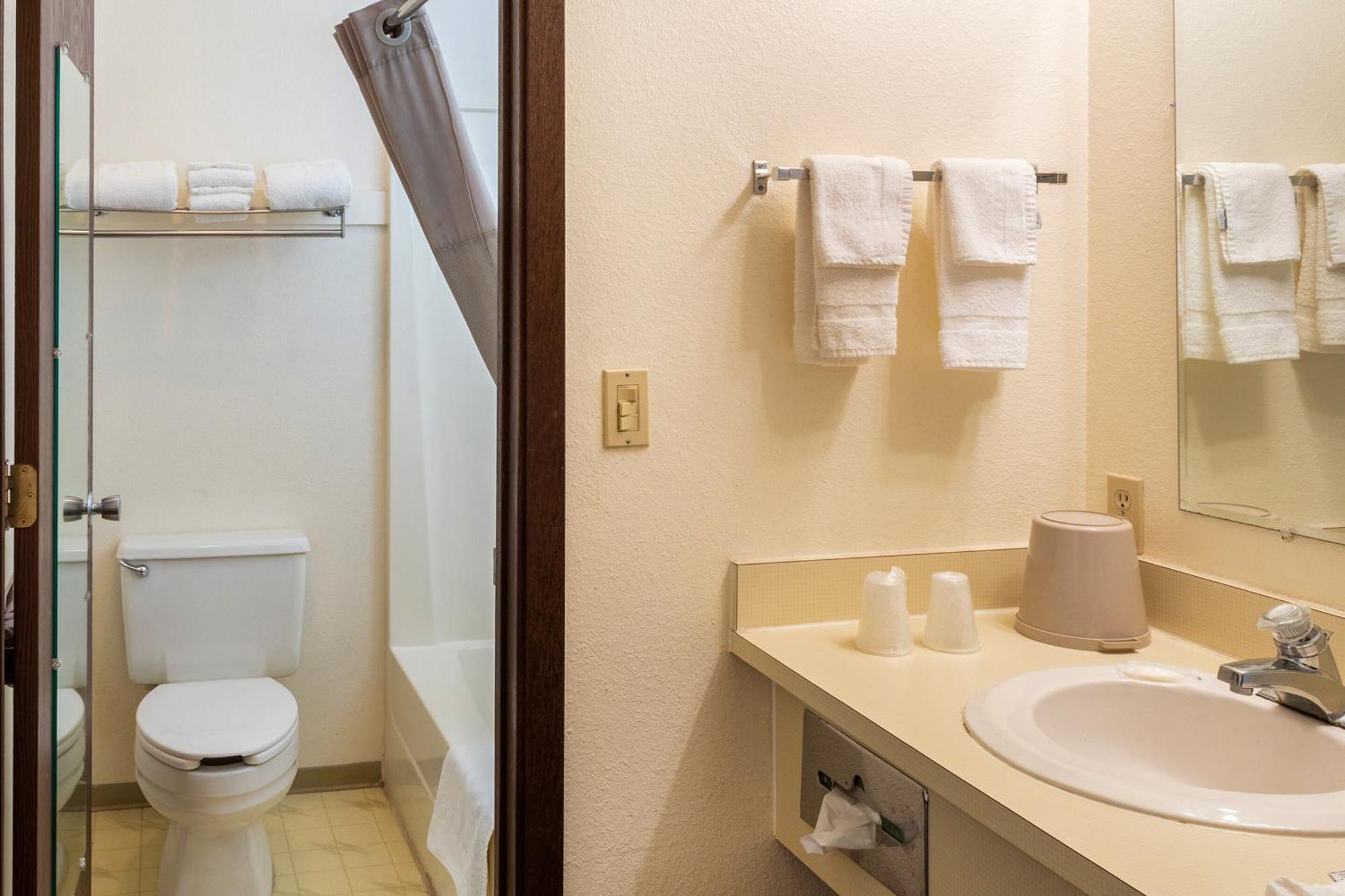 Oyo Hotel Shelby Mt Hwy 2 & I-15 Luaran gambar