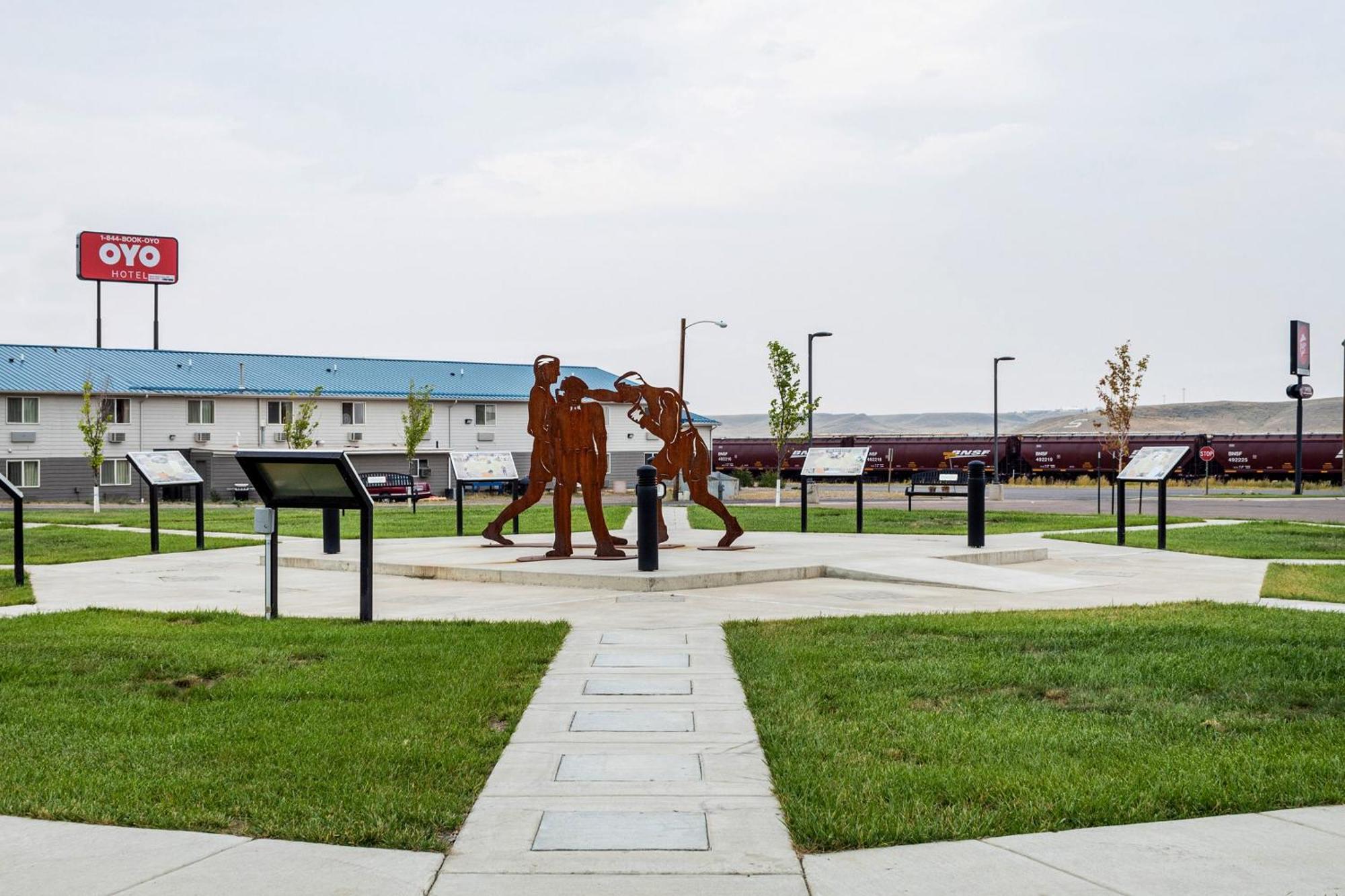 Oyo Hotel Shelby Mt Hwy 2 & I-15 Luaran gambar