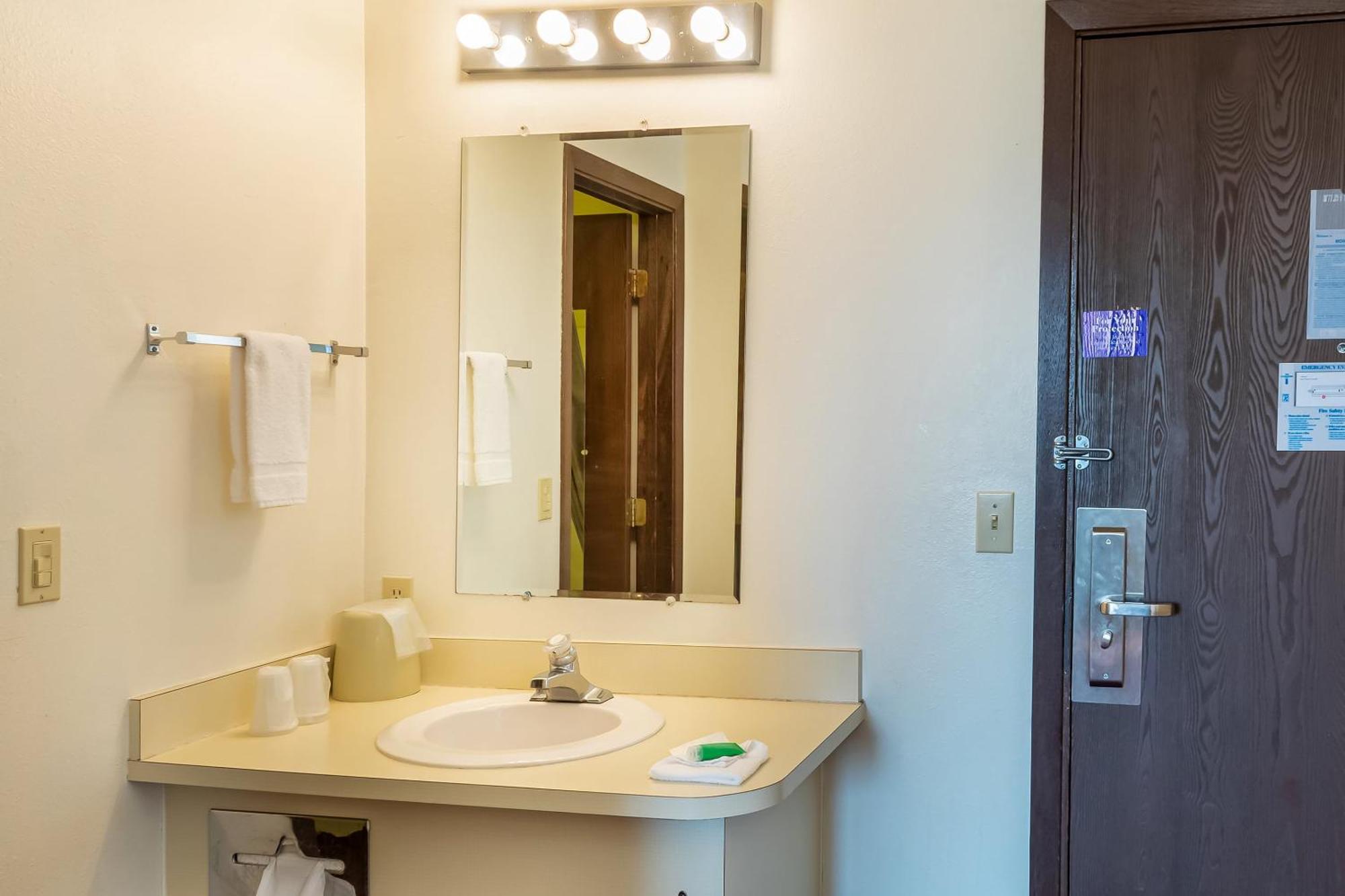 Oyo Hotel Shelby Mt Hwy 2 & I-15 Luaran gambar